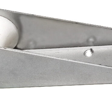 In acciaio inox 304, finitura Chromelux®, completo di puleggia in nylon e spina di sicurezza superiore.