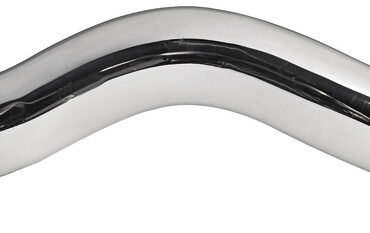 In acciaio inox AISI 316 lucidato a specchio. Con le moderne ancore di tipo asimmetrico (Bruce, Delta, Trefoil® ecc.), quando l’ancora viene salpata è molto probabile che si presenti al musone girata nel verso sbagliato. Twist, invece, la ruota nel giusto verso mentre si infila nel musone o cubia. Un grillo collega l’occhio fisso all’ancora.