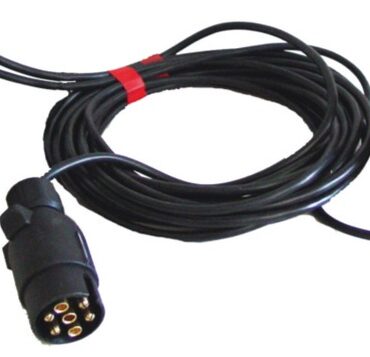 Cavo centrale 7,50 m a 5 poli. Cavo fanale - fanale 2,50 m. Fanale DX: posizione + stop + freccia + luce targa. Fanale SX: posizione + stop + freccia. Spina a 7 poli.