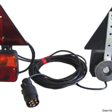 Cavo centrale 7,50 m a 5 poli. Cavo fanale - fanale 2,50 m. Fanale DX: posizione + stop + freccia + luce targa. Fanale SX: posizione + stop + freccia. Spina a 7 poli.