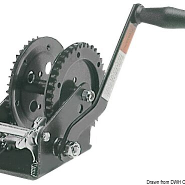 Provvisti di ingranaggio di trazione da entrambi i lati del tamburo. Ciò consente, con dimensioni ridottissime, di avere una grande forza di trazione.Il carico massimo di trazione è riferito all'utilizzo con un solo giro di cavo sul tamburo.