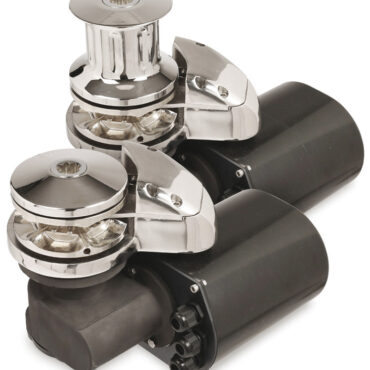 Verricello ad asse verticale totalmente in acciaio inox AISI316. Disponibili nella versione ad alto o basso profilo, con differenti motorizzazioni è suggerito per barche fino ai 16m. Provvisto del sistema tendicima e sensore contametri integrato.