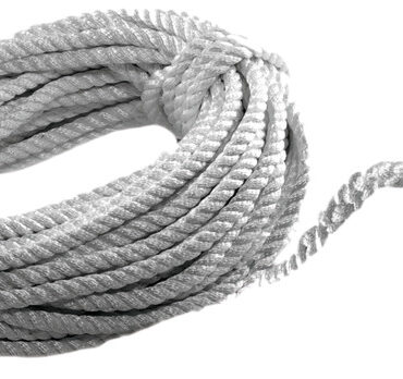 Fabbricate con cima a 3 capi bianca e falsa maglia inox terminale atta a collegarla alla catena del verricello.