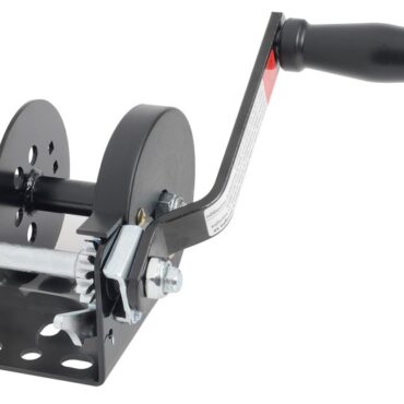 Carcassa in acciaio zinco/cromato, pignoni in acciaio temperato ad alta resistenza, boccole auto-lubrificanti, maniglie rinforzate, molle in acciaio, gruppo ingranaggi carenato. Verniciati neri con polveri epossidiche. Certificato CE dal TÜV.Il carico massimo di trazione è riferito all'utilizzo con un solo giro di cavo sul tamburo.