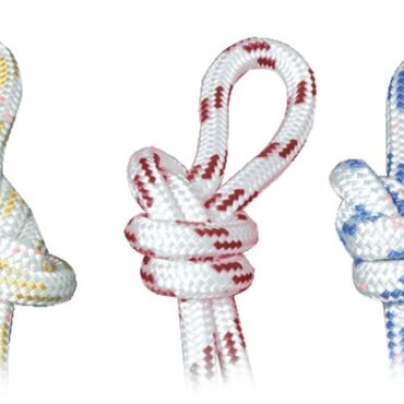 Treccia interna in Dyneema SK75, rivestimento esterno in poliestere alta tenacità 16 capi. Treccia professionale, dotata di alta resistenza, bassissimo allungamento e peso ridotto. Colore bianco con segnalino di vari colori. Venduta a bobina.