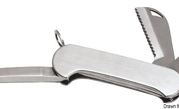 Completo di aprigrilli, punteruolo per impiombature con blocco, apribottiglie, cacciavite, slamatore per ami. In confezione espositiva blister.