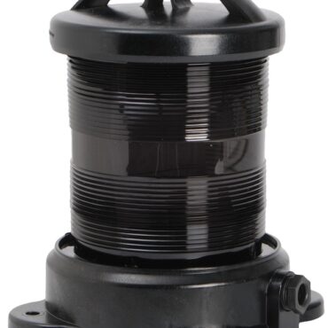 Omologati anche per Marina Mercantile. Realizzati in policarbonato nero e acciaio inox. Completi di speciale lampadina a filamento verticale.