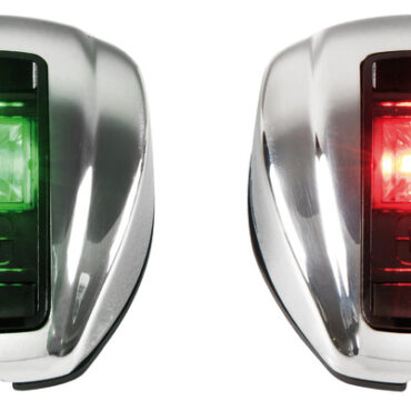 Corpo in policarbonato nero e scocca in acciaio inox AISI 316 lucidato a specchio. Di facile installazione sia sullo scafo sia sulla coperta della barca.Approvate RINA in accordo al regolamento COLREG72. Adatte per imbarcazioni fino a 20 m con visibilità fino a 2NM.