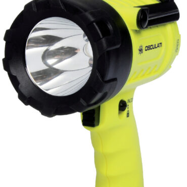 Equipaggiata con LED Cree XRE ad alta efficienza è impermeabile fino ad 1 m. Quattro tipi di funzionamento: luce piena, luce media, luce ridotta, flash.