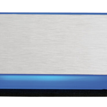 Si monta senza incasso, spessore 5 mm. Carcassa stagna in tecnopolimero, con ghiera di finitura in acciaio inox lucidato. Montaggio tramite viti.