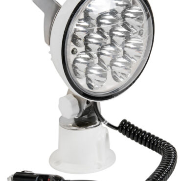 Faro di profondità a LED orientabile con maniglia e snodo ruotabile in acciaio inox lucidate a specchio.Caratteristiche:- completamente orientabile con regolazione in altezza e rotazione a 360°;- basetta in PMA bianco per fissaggio su piano;- dotato di due manopole per la regolazione ed il bloccaggio dello snodo alla basetta;- interruttore ON-OFF a tenuta stagna;- cavo spiralato estendibile fino a 2 m, con spina per presa accendisigari