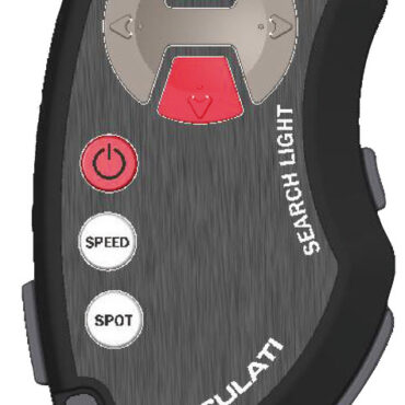 Carcassa: inox lucidato a specchio. Completamente stagni. Rotazione 350° orizzontale e 55° verticale.Due velocità. Lampadina alogena doppio filamento (spot + flood) da 100 W + 90 W tipo H4. I fari sono collegabili a 3 tipi di comando optional che possono essere indipendenti o sommati per creare la configurazione desiderata:1) Comando da plancia con joystick (da collegare via cavo telefonico al faro) cavo incluso da 4,5 m. Optional da 10 m.2) Comando da plancia wireless (è sufficiente portare l’alimentazione al faro).3) Radiocomando classico fornito con staffa per fissaggio alla plancia.