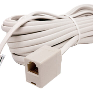 Carcassa in Luran UV resistente, completamente stagno. Rotazione orizzontale 352°, verticale 60°. Lampadina LED doppio filamento (SPOT+FLOOD) 23 W + 23 W. 2 tipi di comando opzionale.Protezione contro le interferenze elettroniche.I fari sono collegabili a 2 tipi di comando optional che possono essere indipendenti o sommati per creare la configurazione desiderata:1) Comando da plancia con joystick. Cavo incluso da 4,5 m. E’ possibile installare un altro joystick usando il cavo a 2 porte 13.227.51.2) Radiocomando classico fornito con staffa per fissaggio alla plancia. Portata fino a 40 m di distanza dal faro.3) Il radiocomando al primo utilizzo si accoppia al faro (usando le istruzioni) e non interferisce con la strumentazione elettronica di imbarcazioni limitrofe; si possono abbinare più radiocomandi al faro.4) Il faro è più reattivo al comando e preciso all’impulso rispetto alla versione precedente