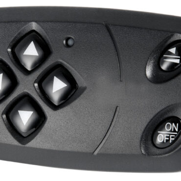 Carcassa in ABS UV resistente. Rotazione a 355°, alto e basso 70°.Completi di pannello di comando multifunzione:- Versione alogena comando a singola stazione, seconda stazione opzionale;- Versione LED comando a doppia stazione.Con bulbo stagno alogeno BLUE EYE da 5”3/4 pollici, provvisti di doppio filamento o con bulbo stagno LED bifocale a doppio filamento.