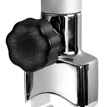 Realizzate in acciaio inox ed alluminio. Rendono il faro removibile grazie al sistema di fissaggio con pomello in plastica.