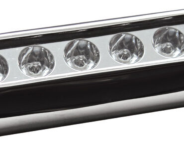 Corpo in acciaio inox AISI 317L lucidato, completo di CREE LED.Può essere installato sia sopra sia sotto l'acqua.