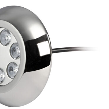 Fabbricata in acciaio inox AISI 316 lucidato a specchio, è dotato di LED alta potenza e di sistema parabolico per aumentare la luminosità.Può funzionare solo immerso in acqua.