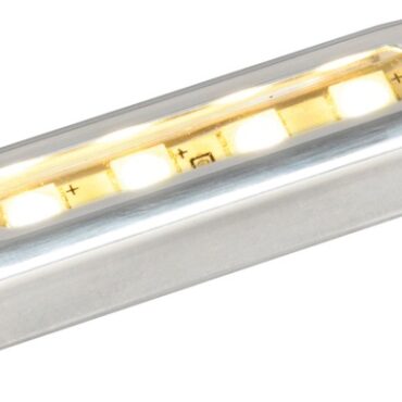 Finitura in acciaio inox lucidato a specchio e lente in policarbonato. Fissaggio tramite viti nascoste dal frontalino.