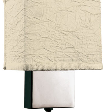 Corpo in ottone, paralume autoestinguente rivestito in seta avorio.Lampadina non inclusa. Portalampada G4.