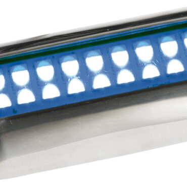 Carcassa in acciaio inox AISI 316 lucidato a specchio.Attenzione: a causa dell’elevata temperatura generata durante il funzionamento, non può essere utilizzata fuori dall’acqua.