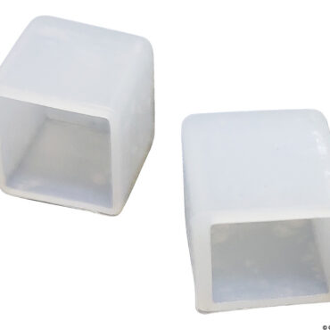 Barre da 3 m. Sezione quadrata 10x10 mm con corpo in silicone.Possono essere tagliate ogni 5 cm.Perfette per essere integrate nei cieli delle cabine per una illuminazione diffusa ed uniforme.Indicata sia per uso interno sia per uso esterno.Linea accessori per un uso universale.