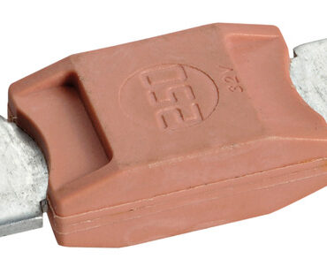 Per tensione fino a 32 V DC. Maxi fusibile applicabile ad apparecchiature elettriche di alta capacità. Ne protegge la sicurezza del circuito.