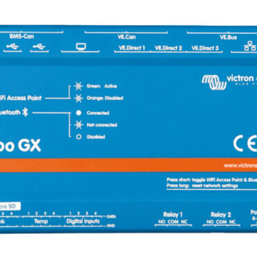 Il Cerbo GX è un centro di comunicazione avanzato che consente di monitorare, controllare e ottimizzare il proprio sistema energetico ovunque ci si trovi. È accessibile tramite il Victron Remote Management (VRM) o tramite l'app VictronConnect grazie alla connettività Bluetooth. Compatibile con i display GX Touch 50 e GX Touch 70, che offrono una visione immediata del sistema e permettono di regolare le impostazioni. Supporta il controllo remoto, il monitoraggio dello stato delle batterie, il consumo di potenza e altre misurazioni ambientali. La sua installazione è semplice e può essere montato su guida DIN tramite un adattatore opzionale.