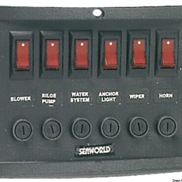 Con interruttore a bascula luminosi. Ignifugo, stampato a iniezione di colore nero.