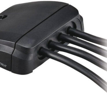 Fabbricati in nylon rinforzato con fibra di vetro; stagni IPX7; forniti con guarnizione preforata e da forare; confezionati in blister espositivo. Non richiedono sigillante o siliconi rendendo l’installazione rapida e pulita.La versione doppio cavo è ideale per installazione di pannelli solari.