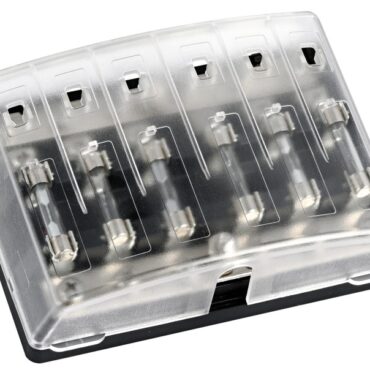 Per fusibili standard 6,3x32 mm. Completa di LED di segnalazione fusibile bruciato.Con coperchio a scatto e tabella con simboli utenze autoadesivi.