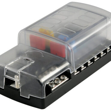 Contatti bronzo fosforoso argentato. Accetta fusibili lamellari standard.Voltaggio ammesso 12/24 V.Massimo amperaggio totale scatola: 100 A.Massimo amperaggio per ogni fusibile: 20 A.2 portafusibili di ricambio sul coperchio.