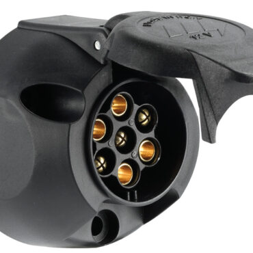 Regolamentare per rimorchio. In ABS nero e contatti interni in ottone. Modello di lunga durata nel tempo e completamente inossidabili.