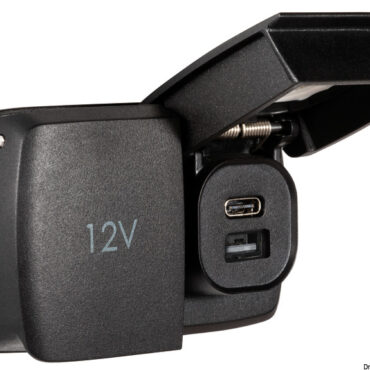 Presa stagna IPX4 quando chiusa.Di piccolissime dimensioni. Disponibile in 3 versione: prese USB A+C, presa corrente e versione combo (USB + presa corrente).