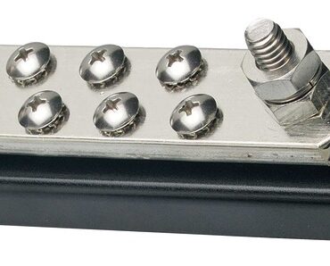 Base plastica ad alta capacità isolante. Barra di supporto in rame nichelato, viti e dadi in acciaio inox. volt 12/48.