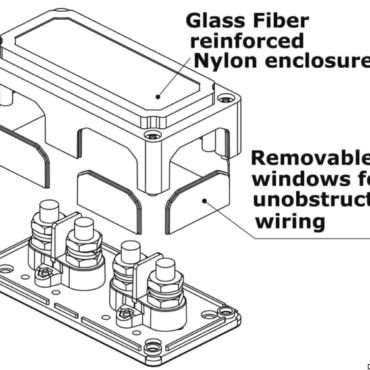 Fabbricato in nylon/fibra di vetro. Possibilità di far passare i cavi sui 4 lati.
