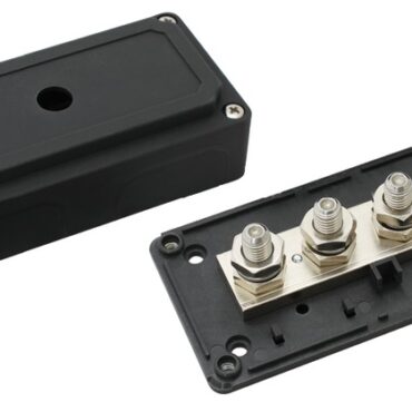 Fabbricato in nylon/fibra di vetro. Possibilità di far passare i cavi sui 4 lati.