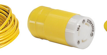 Cavo speciale "Sea Water Resistant”, premontato da un lato con spine Marinco.