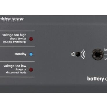 Il sistema di controllo "adattativo" con microprocessore è in grado di controllare perfettamente il tipo di carica da applicare alle batterie, caratteristica molto importante nel caso di batterie sigillate. Carica a 4 stadi : Bulk-absorption-float storage. La funzione storage riduce automaticamente la funzione "FLOAT" a 13,2 / 26,4 V onde minimizzare la gassificazione e corrosione delle piastre positive.Dati tecnici: Carcassa in alluminio; Alimentazione universale 90/265VAC - 90/400 VDC - 45/65 Hz; LED di controllo; Sensori temperatura interni; Compensazione caduta tensione del cavo; Protezioni contro corto circuito, inversione di polarità, sovratensione, surriscaldamento, voltaggio batteria alto.