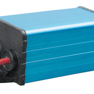 Connessione remota ON-OFF. Volt in uscita regolabili. Possibilità di installazione in parallelo per aumentare la potenza.