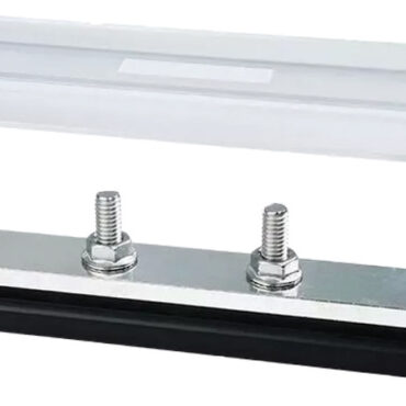 Completi di cover trasparente. Basi in tecnopolimero e barre in rame stagnato.Viteria in acciaio inox. Fissaggio dei cavi direttamente sulla barra, senza dadi interposti.Rotazione cavi di potenza in ogni direzione. Voltaggio fino a 48 V.