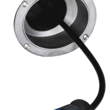 Innovativo sistema di cavo elettrico da banchina a scomparsa nello scafo.Grazie ad un dispenser avvolgibile automatico, è possibile estrarre il cavo elettrico da un box e collegarlo direttamente alla colonnina della banchina.Per riporlo basta sbloccare la tenuta del cavo e aspettare che l’avvolgitore riarrotoli automaticamente il cavo estratto.Una volta riposto il cavo, il sistema scompare all’interno dello scafo richiudendo un elegante box in acciaio inox lucidato a specchio che garantisce una tenuta ermetica IP44.L’allineamento tra avvolgitore e boccola può orientarsi in ogni direzione con un angolo massimo consigliato di 80°.Disponibile in due versioni con differente cavo da portata 16A e 32A.Avvolgitore interno fornito con staffe di fissaggio orientabili.