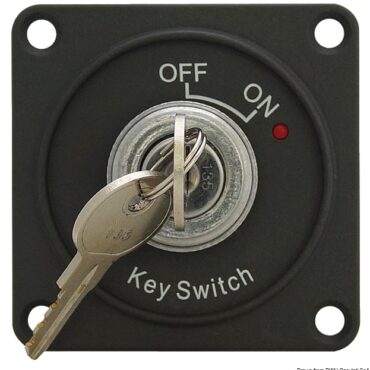 Questo switch sente il livello di carica di due batterie (o banchi batteria) e provvede ad un ottima gestione della carica del secondo banco.Lo switch permette a due banchi normalmente isolati di essere messi in connessione nel momento in cui sente una fonte di ricarica (alternatore motore o caricabatterie).Nel momento in cui una fonte di ricarica è attiva lo switch lascia prima caricare la batteria del banco principale (batteria motore), quando questa è ad un voltaggio di 13,2 V lo switch apre il circuito e permette la ricarica della seconda batteria (batteria servizi).Lo switch funge anche da parallelo di emergenza. Il parallelo può essere attivato manualmente tramite il pomello o tramite interruttore (on)/off sul cruscotto.Montaggio ad incasso o esterno.