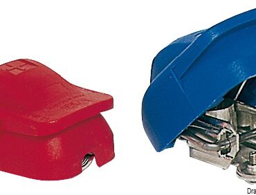 Costruiti in polypropylene, ottone cromato e acciaio inox AISI 316.Universali per tutte le batterie, accettano cavi fino a 40 mm2, massimo 800Amp.
