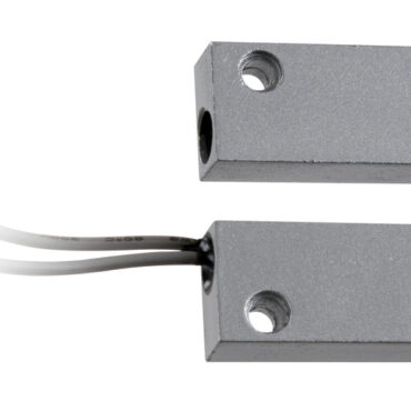 Interruttori magnetici di sicurezza di facile installazione, interrompono il flusso di corrente nel momento in cui le due parti entrano in contatto. Apre il circuito a 15mm di distanza.Ideali per: wet bar con cucine elettriche; plancette idrauliche/elettriche; fine corsa per tavoli elettrici.