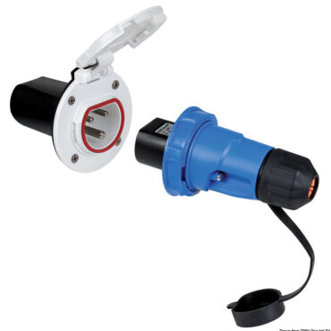 Presa e spina nautica per cavo elettrico banchina da 16A - 230V.Realizzati in PA6, dotata di contatti ad alta resa energetica e tappo di chiusura IP67.La spina è disegnata per garantire una impugnatura ergonomica e la ghiera rotante permette di assicurarla saldamente alla presa in barca con una chiusura stagna IP67, mentre il tappo in gomma garantisce una tenuta IP44 quando non è collegata.Il design pulito e le ridotte dimensioni permettono di poter installare comodamente la presa in qualsiasi punto del pozzetto.Conforme agli standard europei di sicurezza IEC 60309-5.