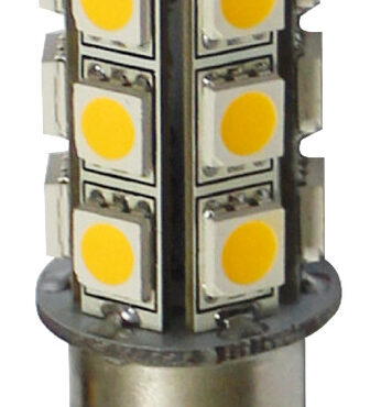 Zoccolo BA15D (15 mm baionetta con perni allineati).