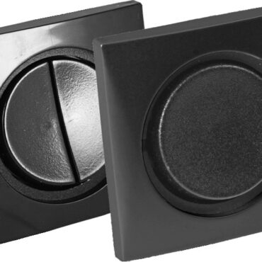 Elegante pannello con interruttori BATSYSTEM.