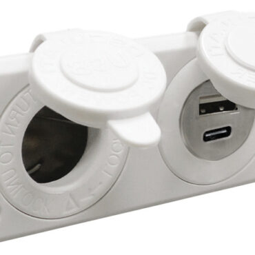 Fabbricate in nylon con cappuccio di protezione per renderle impermeabili. Ingresso 12/24 V. Uscita USB 5V.