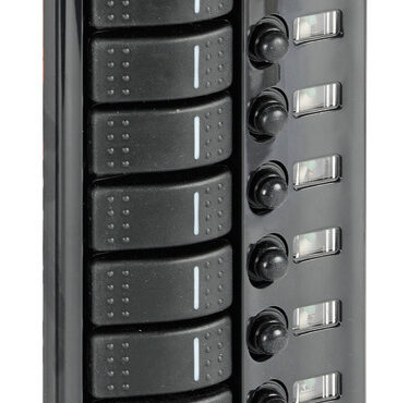 Composti da interruttori modello 14.196.01, completi di LED che si illumina a funzione attivata, e di fusibili automatici termici riarmabili.IP65. Scheda elettronica PCB che illumina le scritte con le varie funzioni.