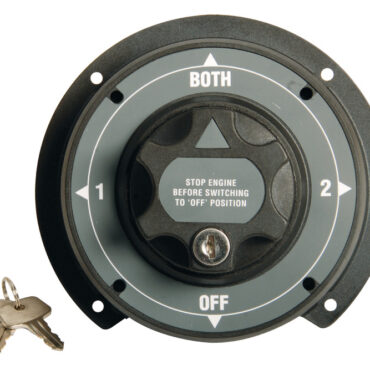 Fabbricato con i migliori materiali disponibili, è completo di serratura di bloccaggio e di contatti supplementari per l'interruzione automatica di corrente all'alternatore qualora si azioni lo staccabatteria prima di aver spento i motori.